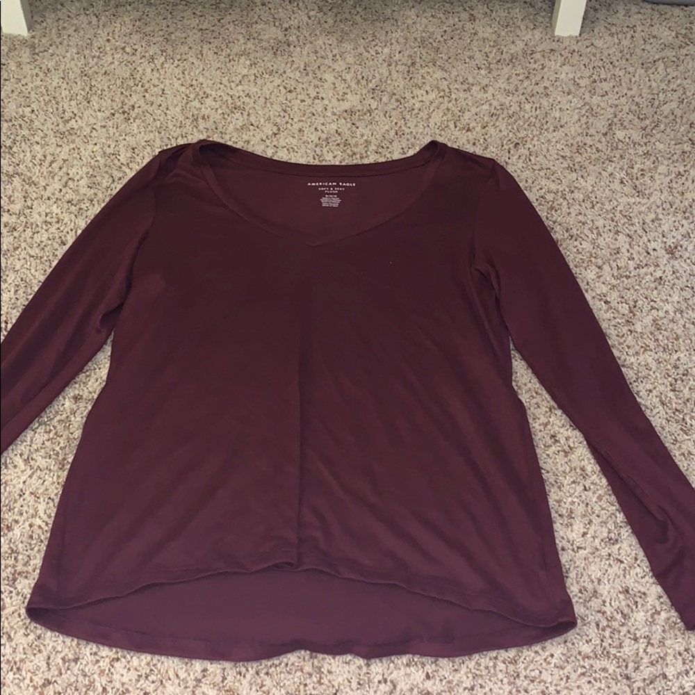 Basic long sleeve American Eagle tee!